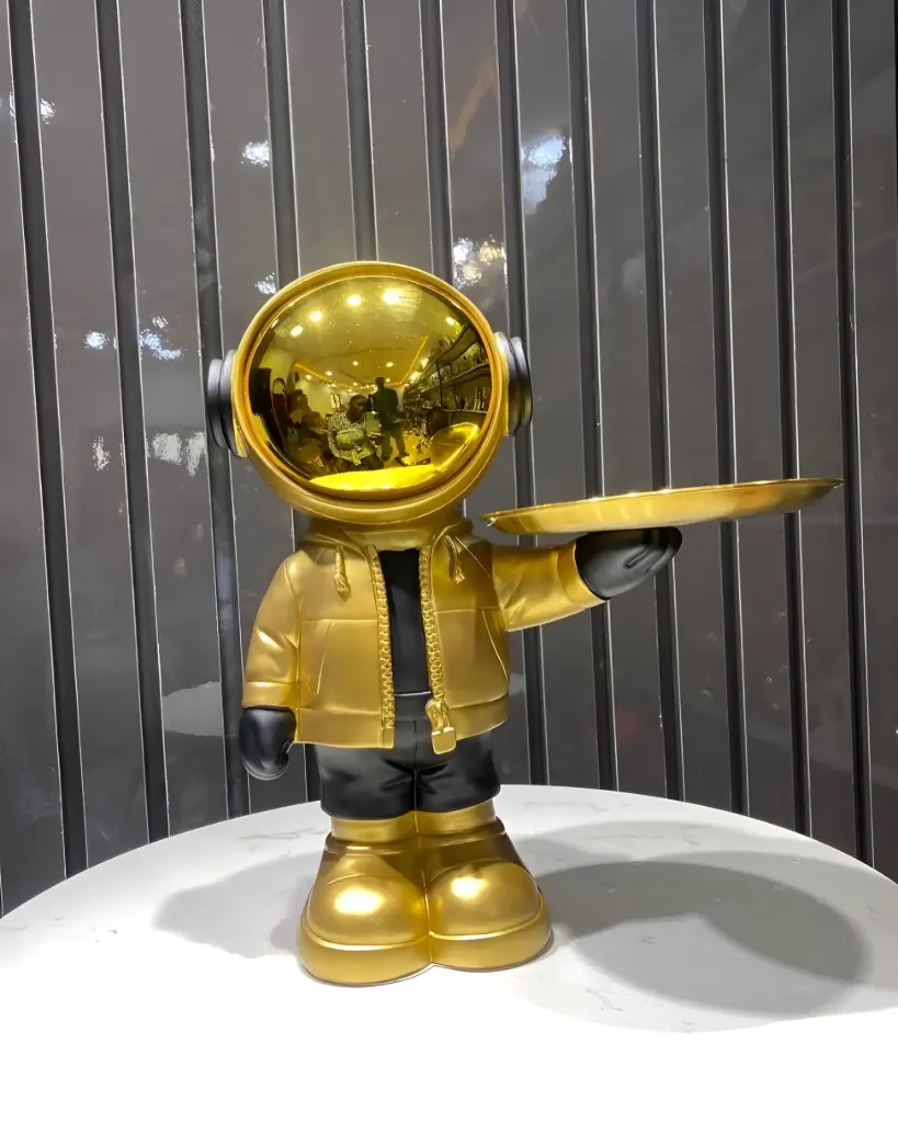 XS Astronaut with Tray 